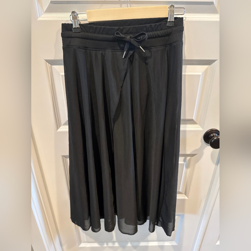 Halara Black Mesh Athleisure Skirt With Built-in Shorts Size M